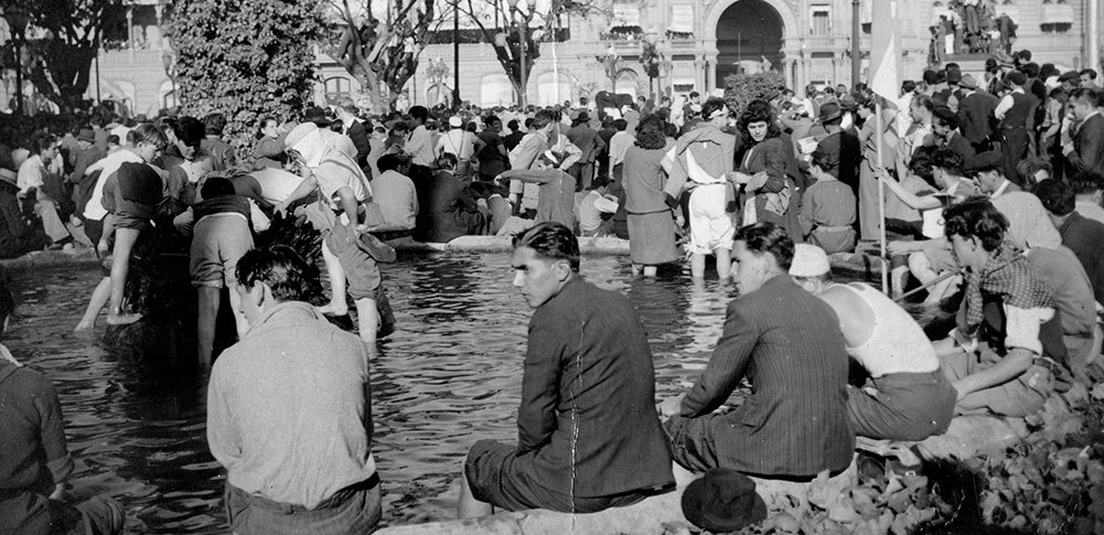 “Las patas en la fuente”: una foto que insiste en ser revelada